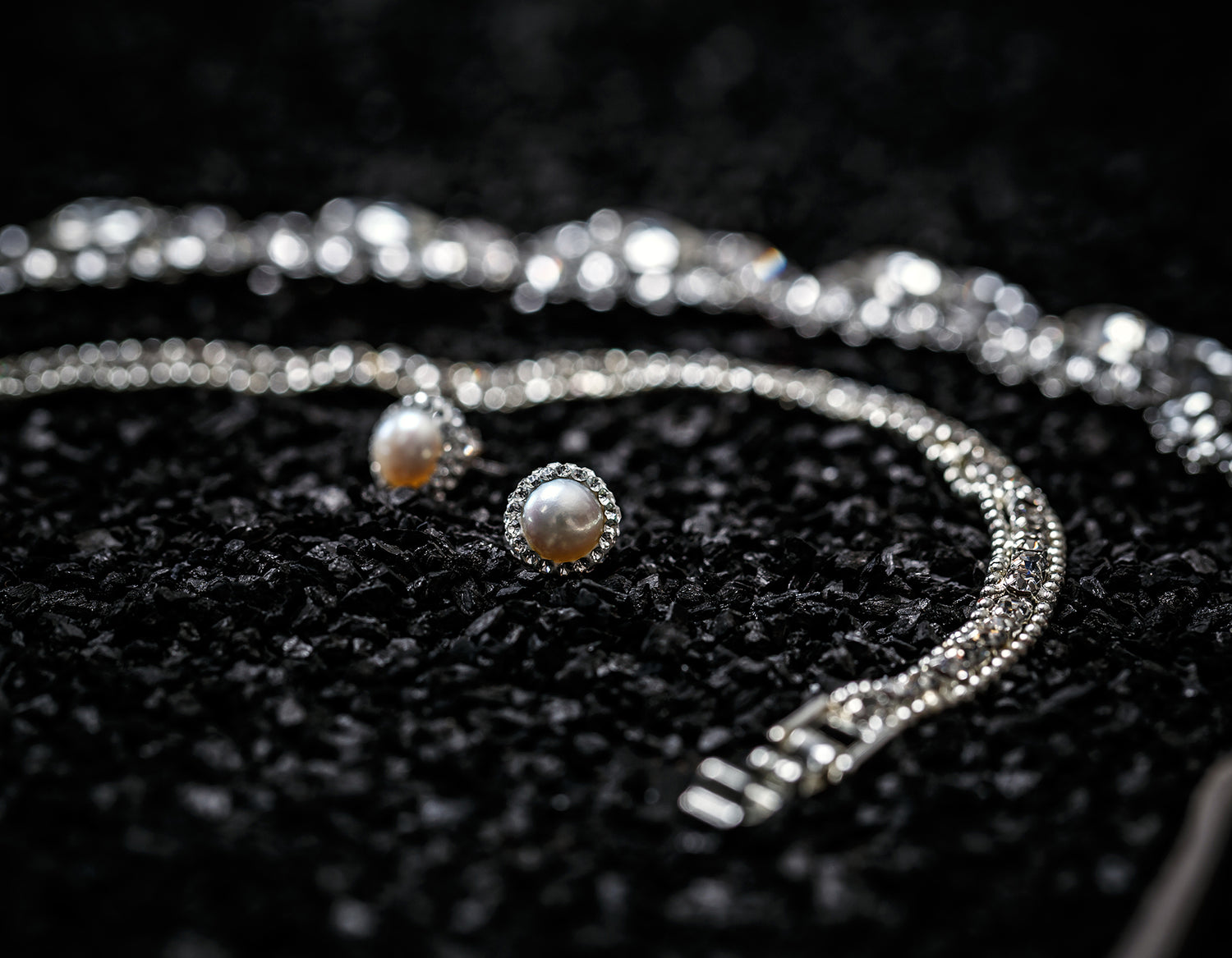 Elegant & stylish pearl jewelry set